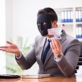 不正転売とは?不正転売に関連するトラブルや、チケット不正転売禁止法について解説