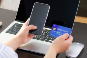 クレジットカードの不正利用で返金してもらう4手順!7つの不正利用手口も解説