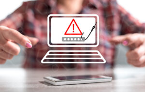 フィッシングサイトとは？偽物と公式の見分け方や被害事例、情報流出を守る方法も解説